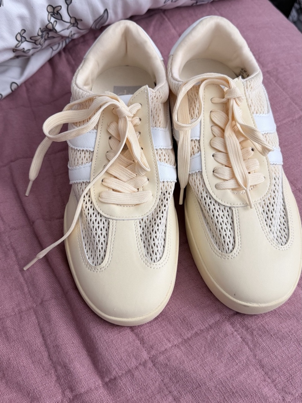 New without tags Dolce Vita Yellow & White Mesh Sneakers – Women’s Lace-Up
